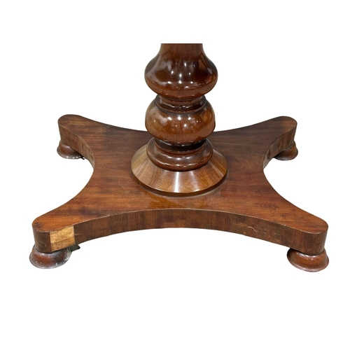 260 - A William IV mahogany turnover tea table. Circa 1830. 94x47x73cm (9)