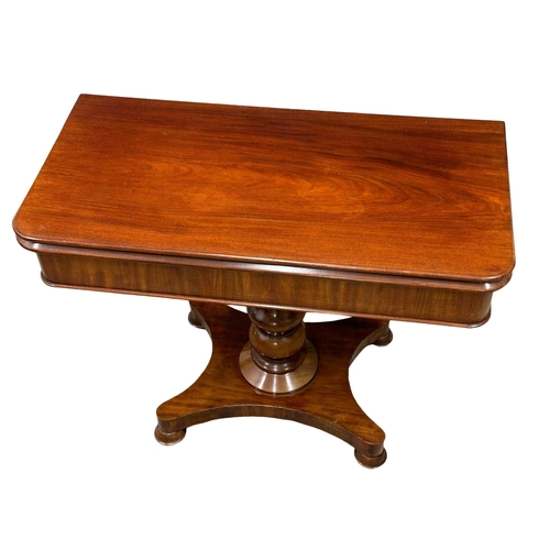 260 - A William IV mahogany turnover tea table. Circa 1830. 94x47x73cm (9)