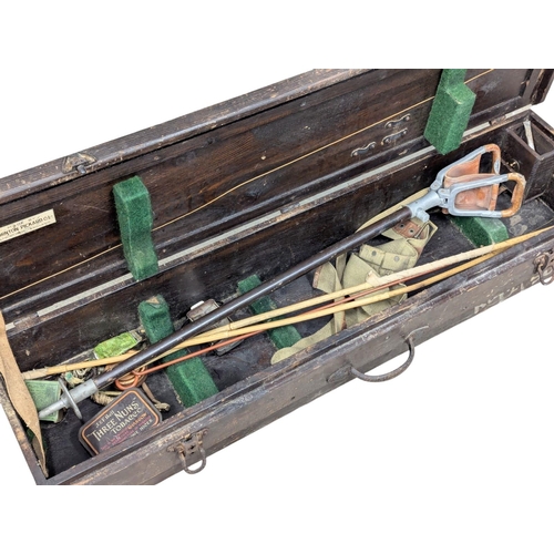 443 - A large vintage case for a MKIII machine gun. 105x26x17cm