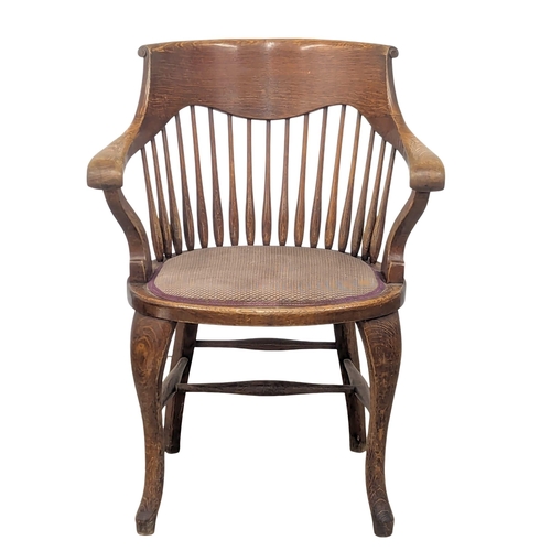 522 - An Early 20th Century oak office chair. Circa 1920. 1