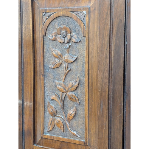 581 - A late 19th Century Victorian walnut wardrobe. Circa 1890-1900. 123x49x203cm. 3