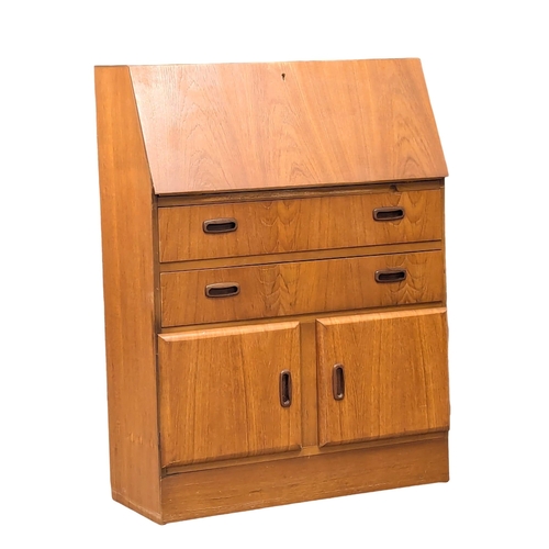 642 - A Mid Century teak bureau. 73.5x32x99cm. 1