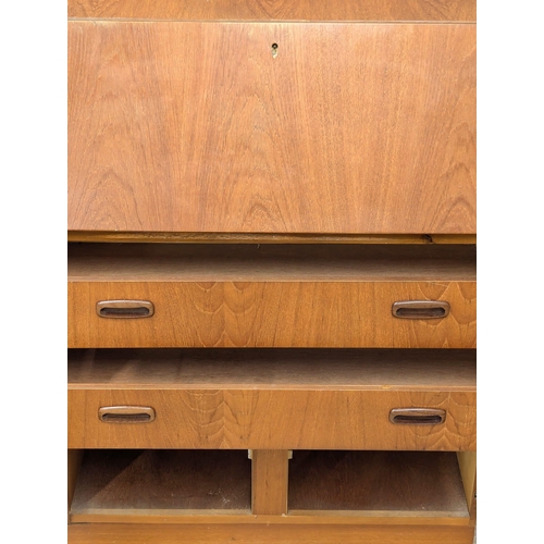 642 - A Mid Century teak bureau. 73.5x32x99cm. 1