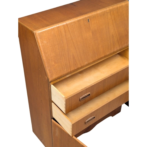 643 - A Mid Century teak bureau. 73.5x32x99cm. 1