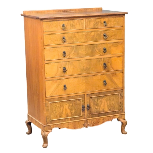 660 - A large Mid 20th Century walnut chest of drawers with 2 door cupboard on Cabriole legs. 92x50x125cm ... 