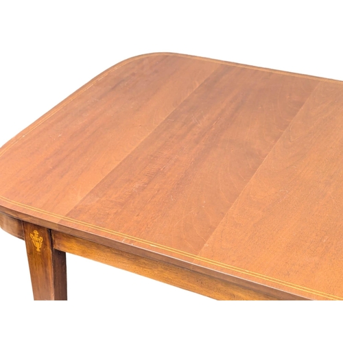 695 - A Sheraton style inlaid mahogany extending dining table. 224.5x93x73cm (2)