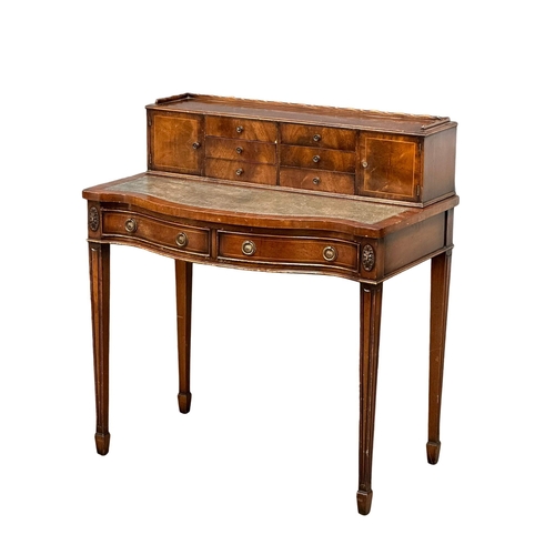 812 - A Hepplewhite style mahogany serpentine front writing table, with leather top. 90.5x55x108cm. (10)