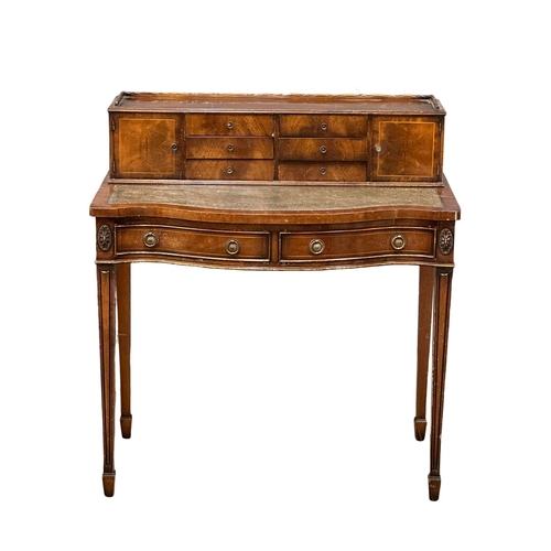 812 - A Hepplewhite style mahogany serpentine front writing table, with leather top. 90.5x55x108cm. (10)