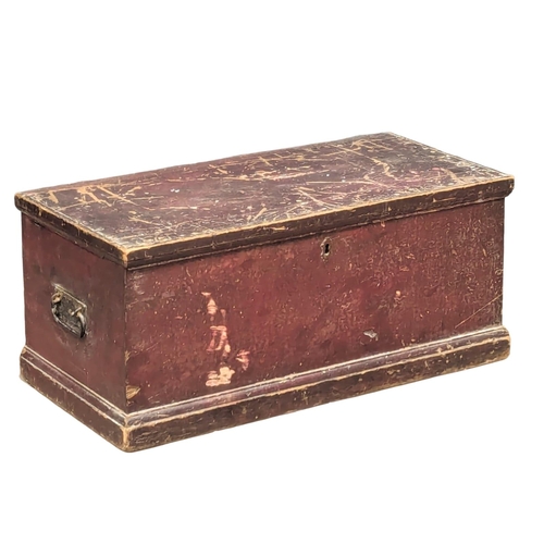 921 - A Late 19th Century tool chest / trunk. 73x37x32cm