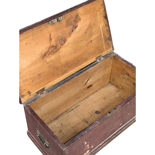 921 - A Late 19th Century tool chest / trunk. 73x37x32cm