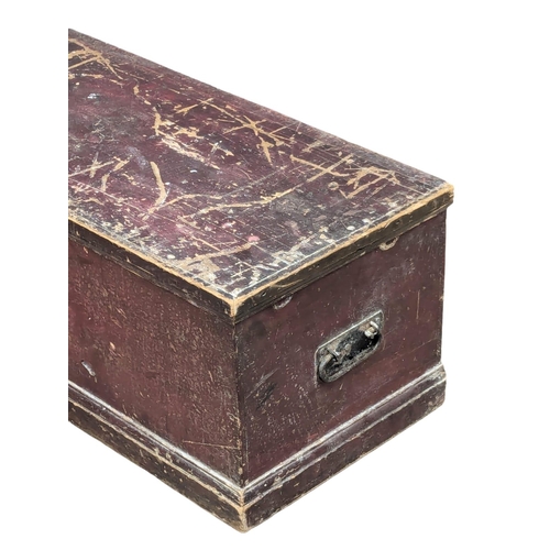 921 - A Late 19th Century tool chest / trunk. 73x37x32cm