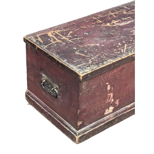 921 - A Late 19th Century tool chest / trunk. 73x37x32cm