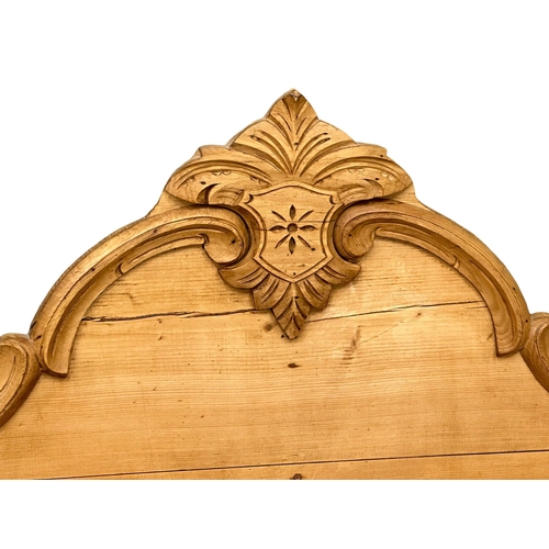 938 - A Victorian pine wall shelf. 122x68cm (6)