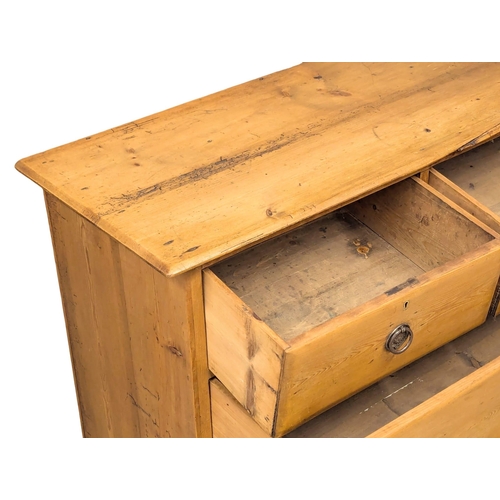 940 - A Late Victorian pine chest of drawers. Circa 1900. 10745x85cm (5)