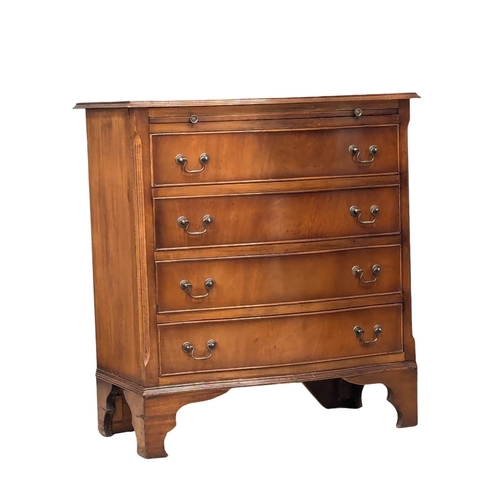 956 - A Georgian style inlaid mahogany bachelors chest of drawers with brushing slide. 77x44x84.5cm (4)