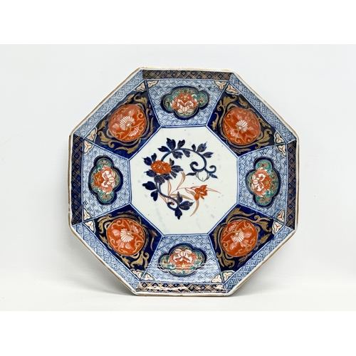 216 - A Late 19th Century Imari Octagonal plate. With the Chinese Chenghua 4 character mark. 26x26x4cm.