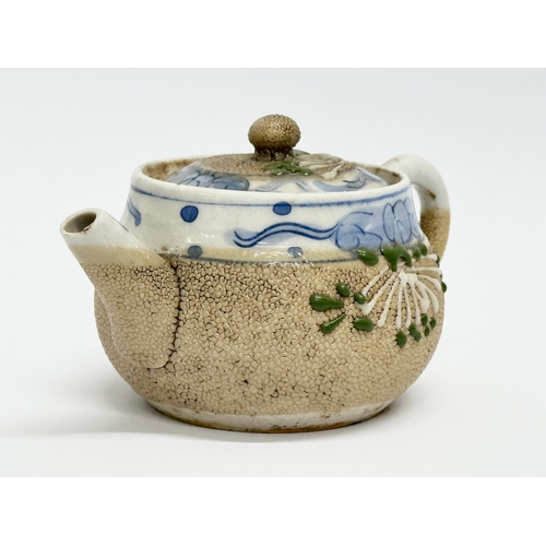 95 - Banko Ware. A small Japanese salt glazed teapot. Late Meiji Period (1868-1912) 12x8x7cm