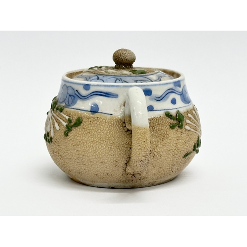 95 - Banko Ware. A small Japanese salt glazed teapot. Late Meiji Period (1868-1912) 12x8x7cm