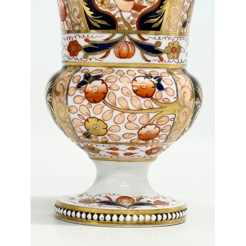 88 - An Early 19th Century painted Imari footed vase. With beadwork rim and base. Spode. Circa 1800-1820.... 