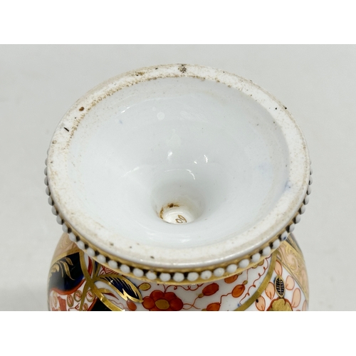 88 - An Early 19th Century painted Imari footed vase. With beadwork rim and base. Spode. Circa 1800-1820.... 