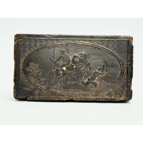 47 - A Late 18th Century horn pill box. With Roman style horse and chariot. Jupiter Foudroyant Un Titan. ... 