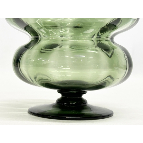 199 - An Early 20th Century glass footed bowl with scalloped rim. Circa 1930. 15x11cm.