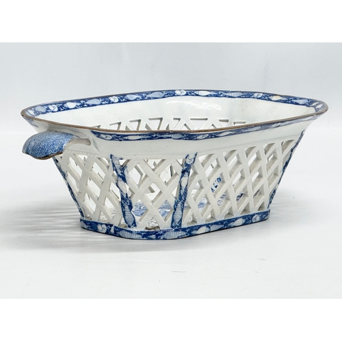 209 - An Early 19th Century English reticulated chestnut basket and platter. Circa 1800-1820. 23.5x19cm. 2... 