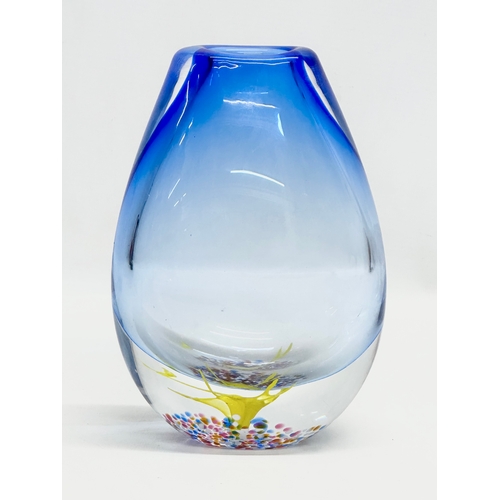 109 - A Late 20th Century art glass vase. 14x21cm.