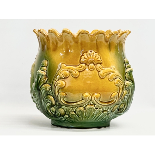 368 - A large Art Nouveau Majolica jardiniere/planter. Early/Mid 20th Century. 29x26cm