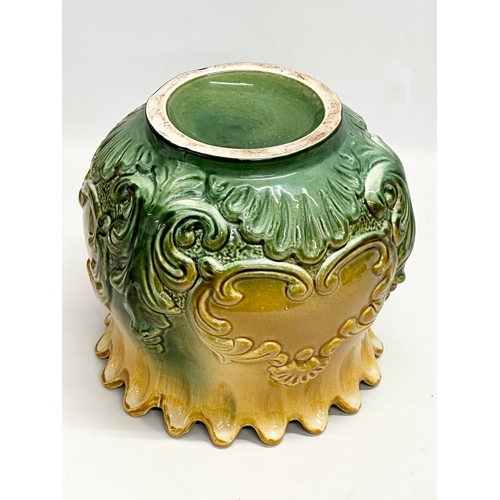 368 - A large Art Nouveau Majolica jardiniere/planter. Early/Mid 20th Century. 29x26cm