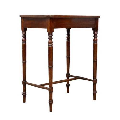 201 - A George IV mahogany side table on turned tapering legs. Circa 1820. 53x38x67cm (1)