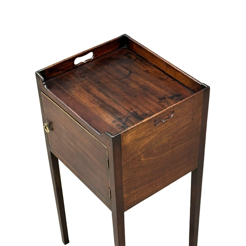 204 - A Late 18th Century George III inlaid mahogany pot cupboard/nightstand. Circa 1790. 40x36x82cm.(1)