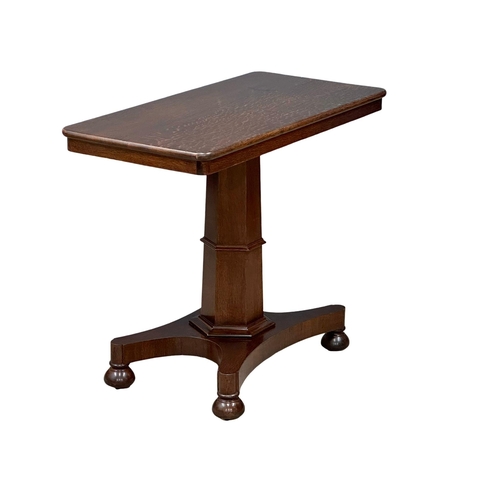 516 - A William IV oak pedestal side table. Circa 1830. 91x45x75cm.(1)