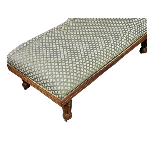 60 - A large William IV mahogany chaise lounge. Circa 1830. 190cm(2)