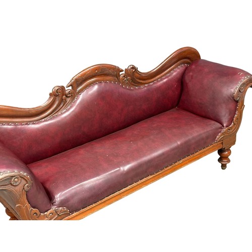 266 - A large Victorian mahogany double end couch. 210cm (1)