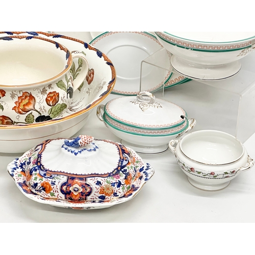 999 - A quantity of Late 19th Century Victorian dinnerware etc. Wedgwood wash bowl and chamber pot. 3 plat... 