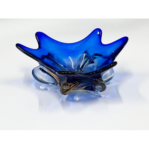 401 - A JICo Murano Glass bowl. 22x23x9cm.