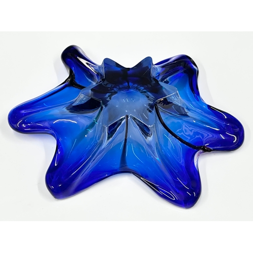 400 - A JICo Murano Glass bowl. 26x22x8cm