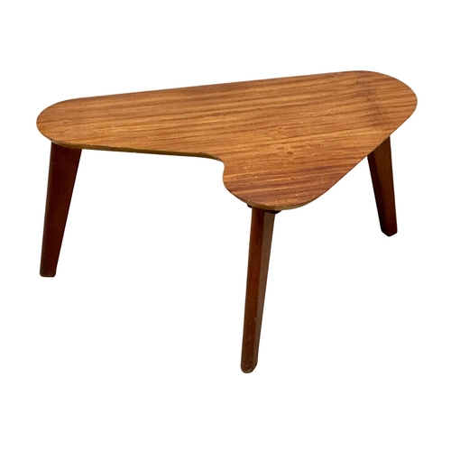 520D - A 1950’s Mid Century walnut “Boomerang” coffee table. 63x39x30cm(1)