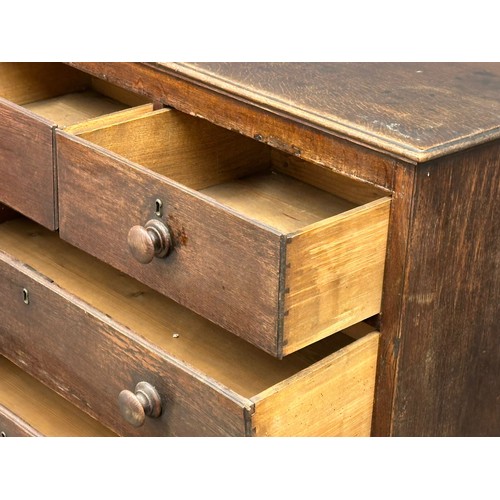 444 - A large George III oak 2 piece chest of drawers. Raised on bracket feet. Circa 1800. 102x51x117cm.(5... 