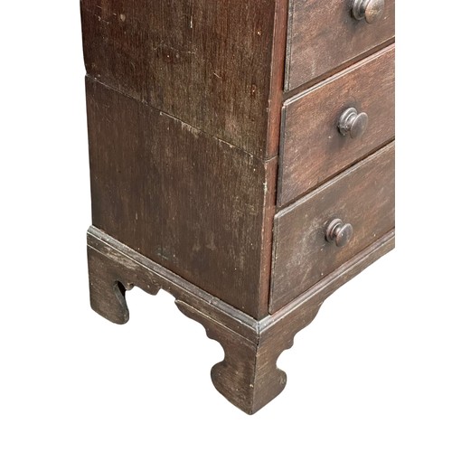 444 - A large George III oak 2 piece chest of drawers. Raised on bracket feet. Circa 1800. 102x51x117cm.(5... 