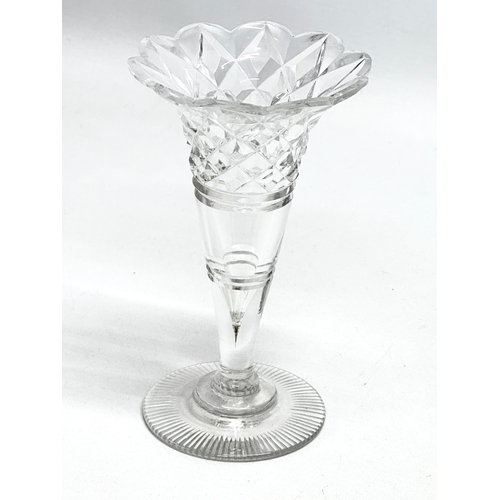 207 - A small Late 19th/Early 20th Century glass vase. 9x15cm