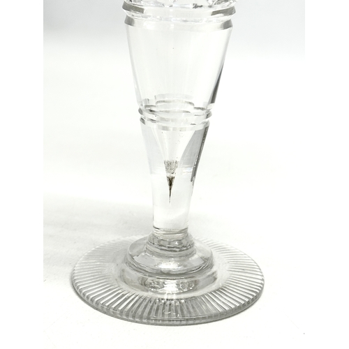 207 - A small Late 19th/Early 20th Century glass vase. 9x15cm