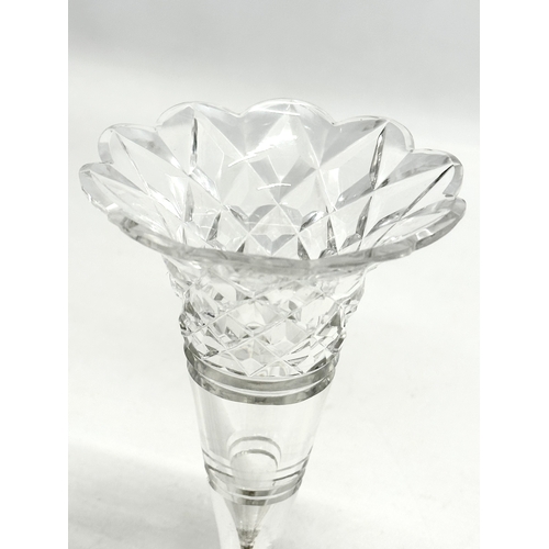 207 - A small Late 19th/Early 20th Century glass vase. 9x15cm