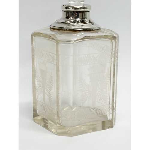 586 - A Late 19th/Early 20th Century silver mounted scent bottle/perfume bottle. London. Faded makers mark... 