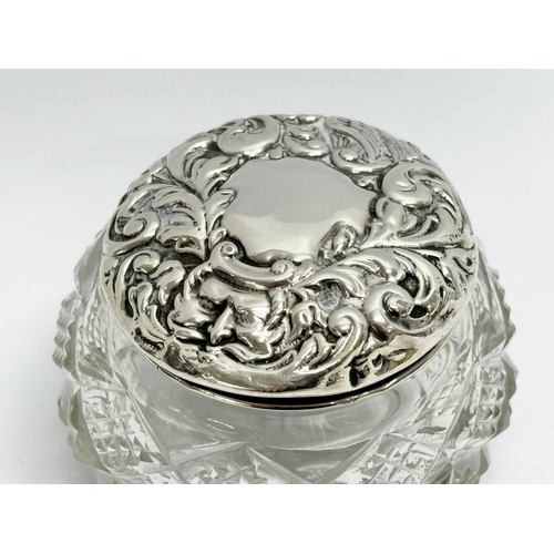 587 - James Deakin, John & William F Deakin. A Late 19th Century glass vanity jar with silver lid. 7x6cm (... 