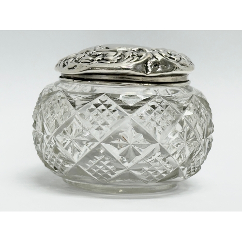 587 - James Deakin, John & William F Deakin. A Late 19th Century glass vanity jar with silver lid. 7x6cm (... 