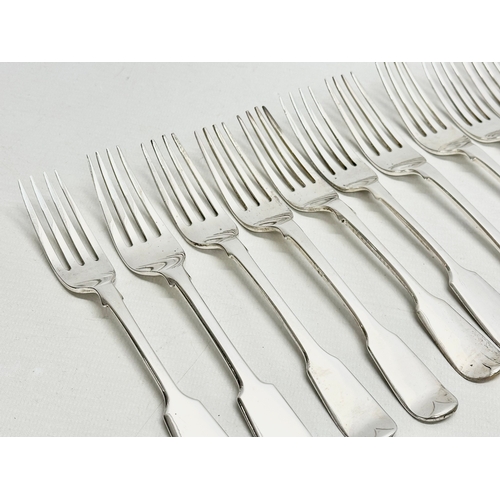 590 - David Pettifer. A set of 12 Early Victorian silver forks. London, 1840, 1845, 1847. 564 grams. 17.5c... 