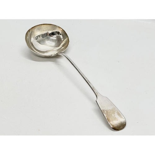 597 - William Eaton. A very large Early 19th Century silver ladle. George IV. London 1829. 200 grams. 34cm... 