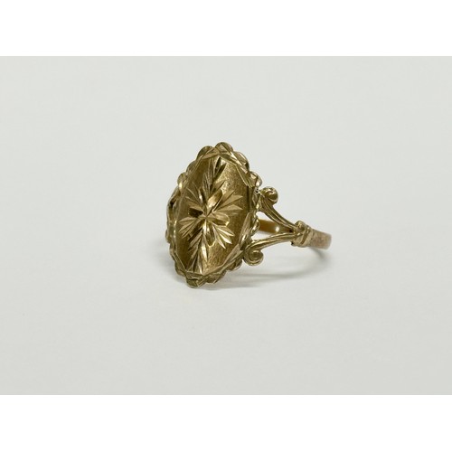 601 - A 9ct gold ring. 2 grams. Size N.    (8)